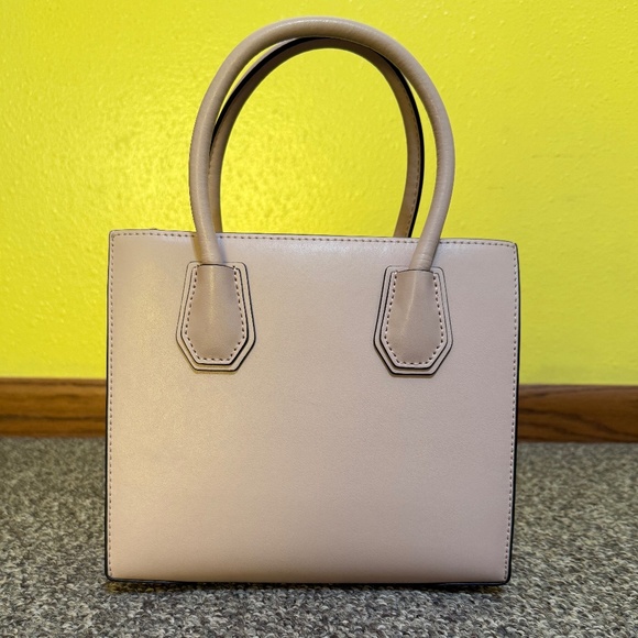 Michael Kors Mercer Love Detailed Messenger Handbag - Picture 7 of 16